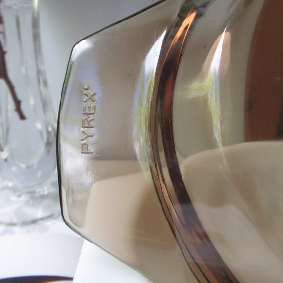 Oval Casserole Dish Brown Vine with Smoky Brown Glass Lid by Pyrex, England - Picture 8 of 16